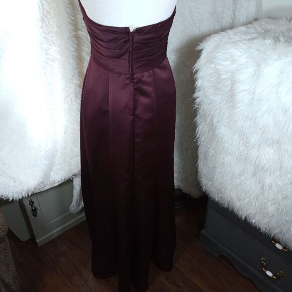 DAVID'S BRIDAL EGGPLANT STRAPLESS GOWN W/RHINESTONES SZ.4 EUC - Picture 6 of 8